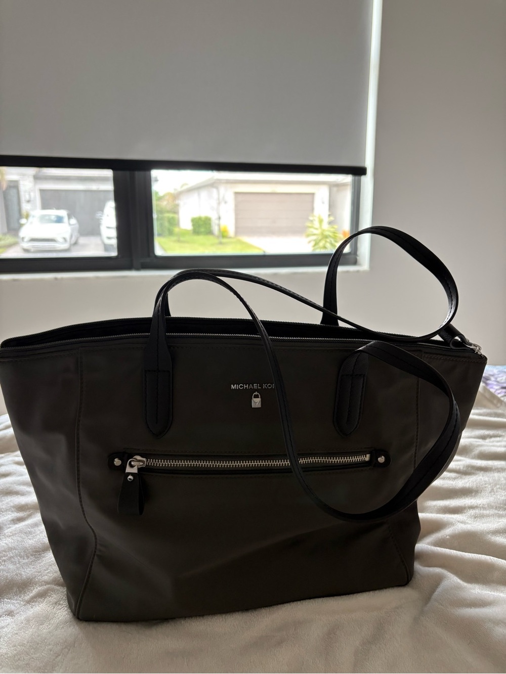 Michael Kors Black Tote Bag - Sleek Everyday Carry